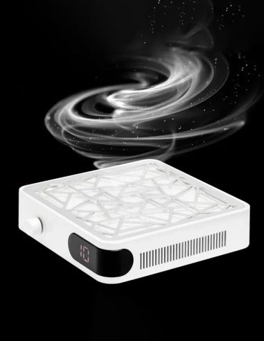 Aspiratore unghie in azione con aspirazione efficace delle polveri